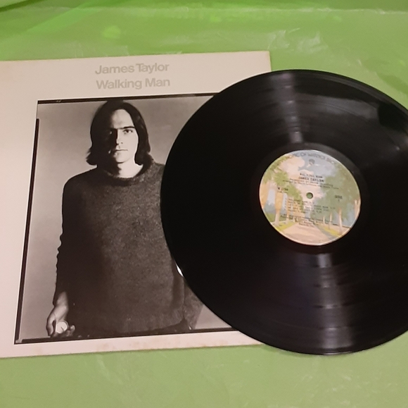 Vintage 1974 James Taylor "Walking Man" Vinyl LP Album. - Picture 2 of 4